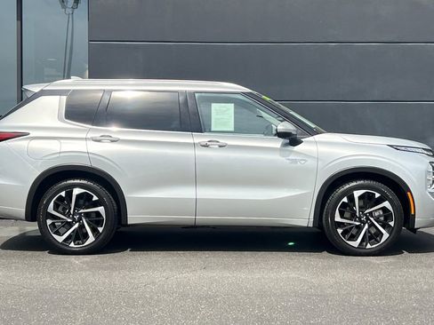 Used 2023 Mitsubishi Outlander SEL AWD/4WD image 4