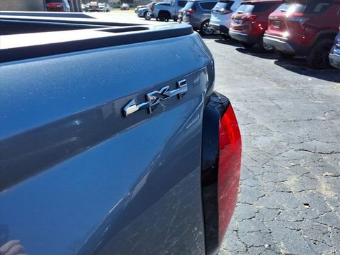 Used 2023 GMC Canyon Elevation w/ Convenience Package image 24