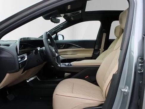 New 2024 Cadillac Lyriq Luxury w/ Nappa Leather Package image 10