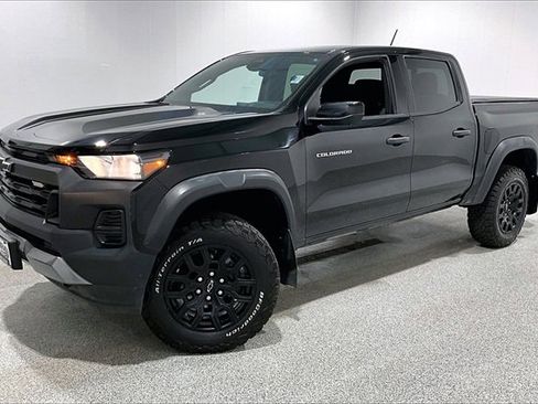 Used 2023 Chevrolet Colorado Trail Boss w/ Technology Package image 3