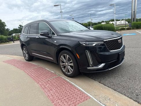 Used 2023 Cadillac XT6 Premium Luxury AWD/4WD image 2