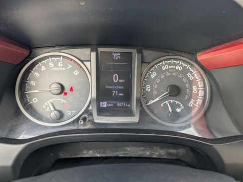 Used 2019 Toyota Tacoma TRD Sport AWD/4WD image 7