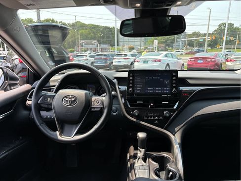 Used 2022 Toyota Camry SE w/ Cold Weather Package FWD image 21