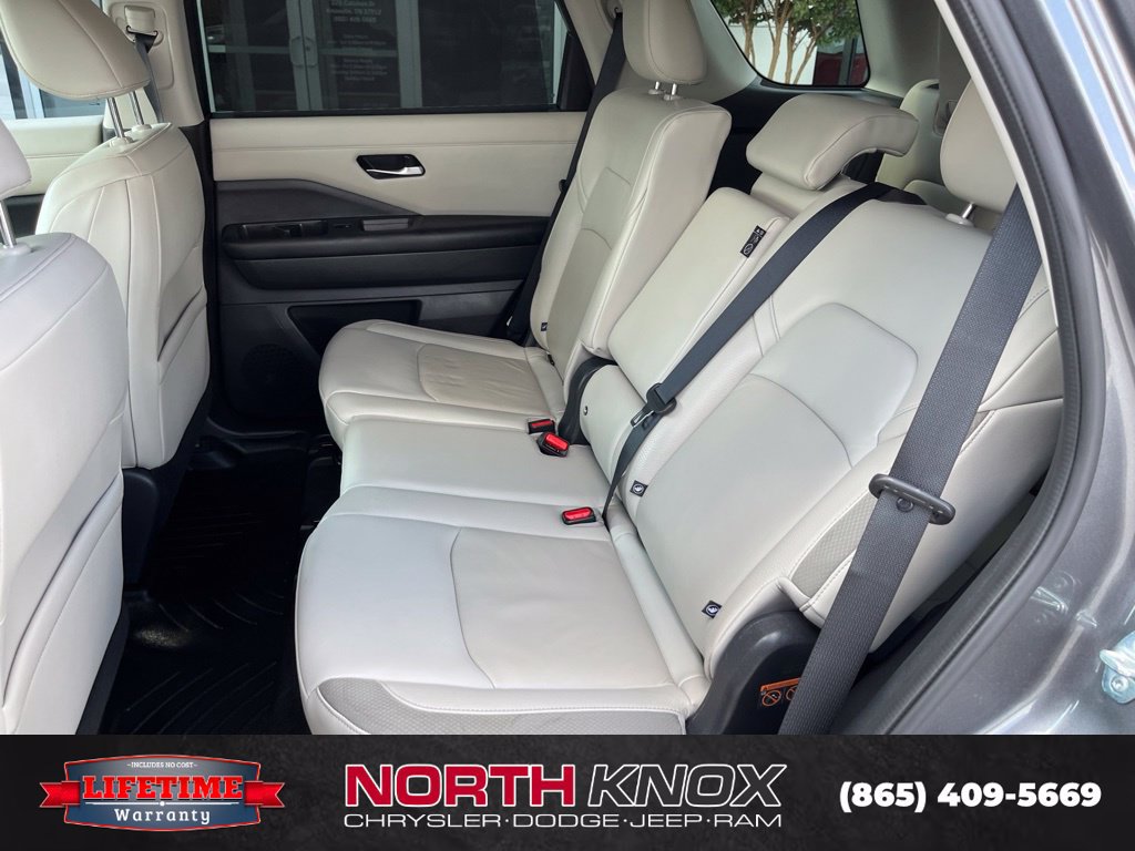 Used 2022 Nissan Pathfinder SL w/ SL Black Package AWD/4WD image 15