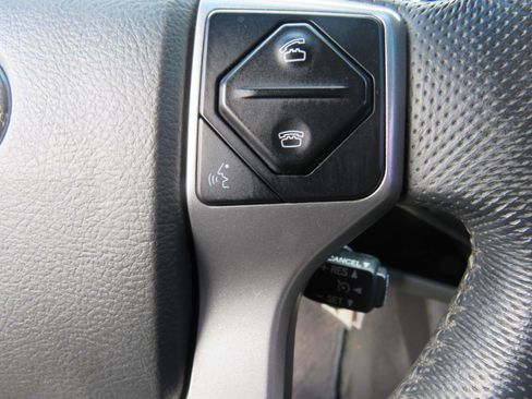 Used 2015 Toyota Tacoma 4x4 Double Cab w/ SR5 Package image 13