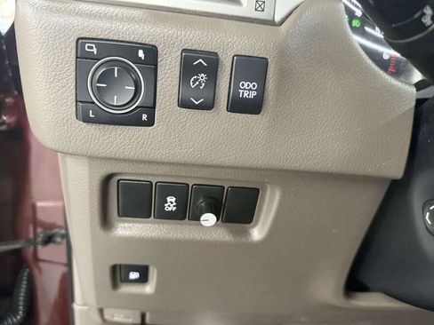 Used 2013 Lexus GX 460 image 24