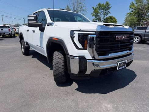 Used 2024 GMC Sierra 2500 Pro w/ Convenience Package AWD/4WD image 3