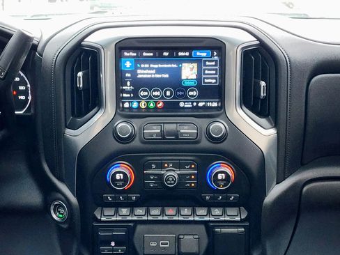 Used 2022 Chevrolet Silverado 2500 LTZ w/ LTZ Convenience Package image 18