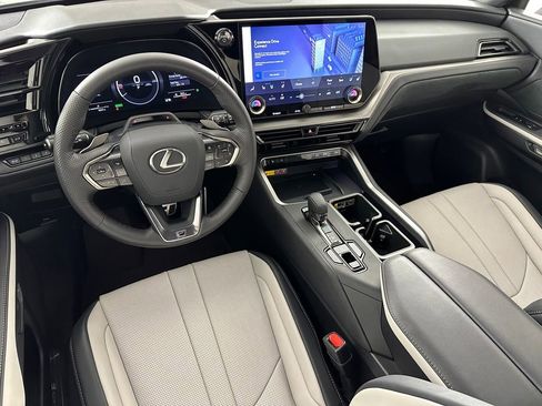Used 2025 Lexus TX 500h AWD w/ Technology Package image 38
