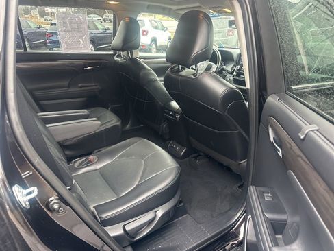 Used 2021 Toyota Highlander Platinum image 35