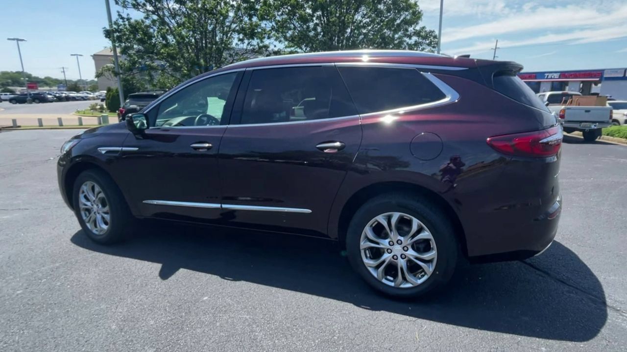 Used 2021 Buick Enclave Avenir w/ Avenir Technology Package FWD image 6