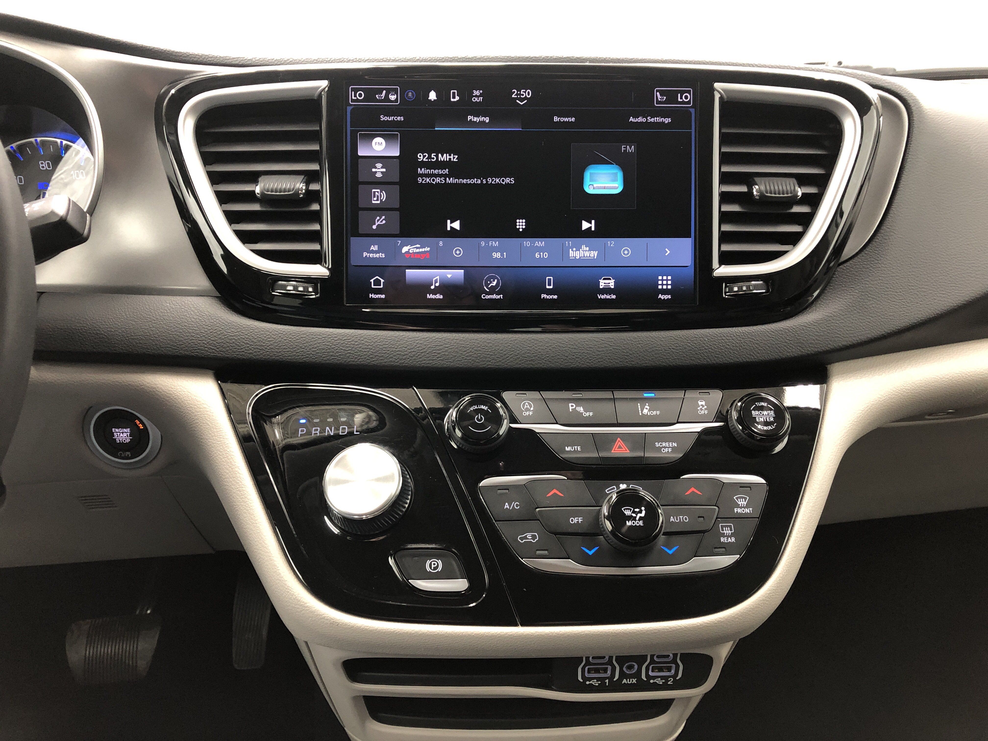 Used 2023 Chrysler Pacifica Touring-L FWD image 21