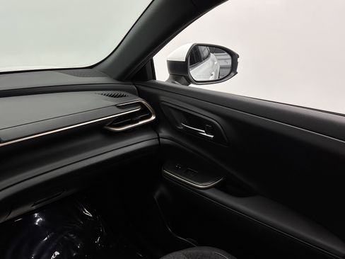 Used 2023 Toyota Crown XLE image 28