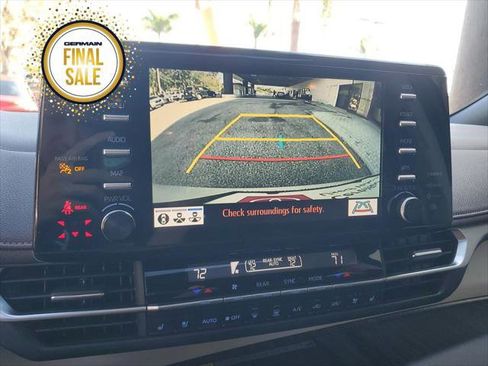 Certified 2022 Toyota Sienna Platinum image 23