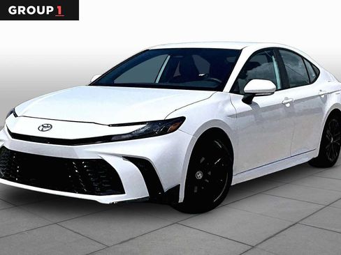 Used 2026 Toyota Camry SE FWD image 1