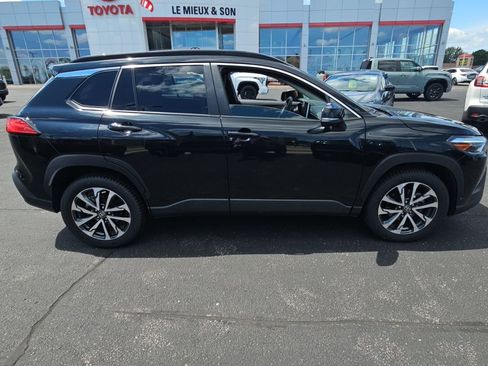 Used 2025 Toyota Corolla Cross XLE AWD/4WD image 2