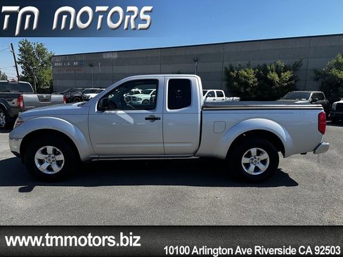 Used 2010 Nissan Frontier SE w/ SE Value Truck Pkg image 3