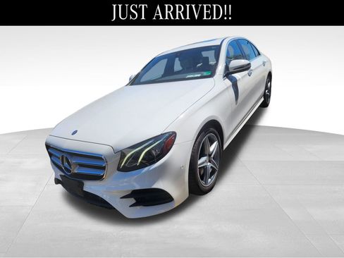 Used 2017 Mercedes-Benz E 300 4MATIC image 2