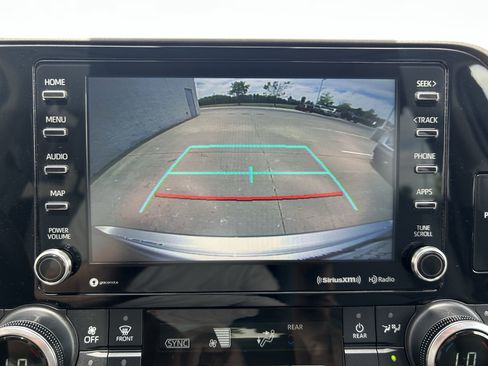 Used 2020 Toyota Highlander XLE AWD/4WD image 31