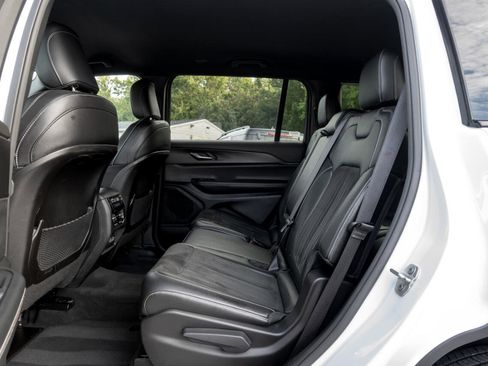 Used 2024 Jeep Grand Cherokee L Laredo image 16