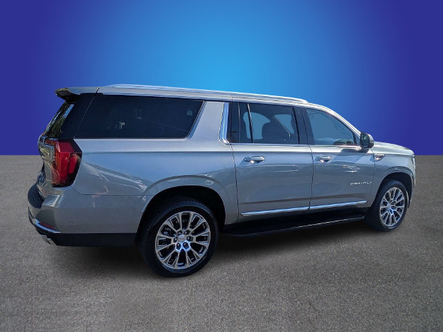 Used 2025 GMC Yukon XL Denali AWD/4WD image 5