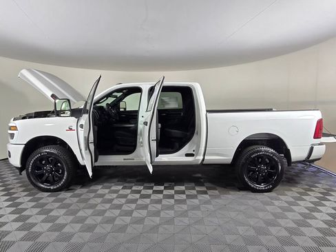 New 2026 RAM 3500 Big Horn AWD/4WD image 16