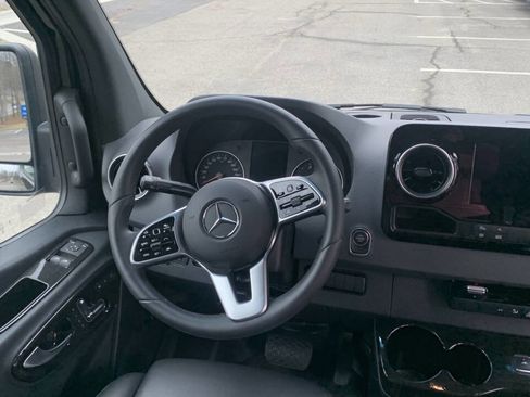 Used 2024 Mercedes-Benz Sprinter 3500 image 41