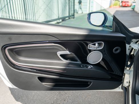 Used 2019 Aston Martin DB11 Coupe image 13