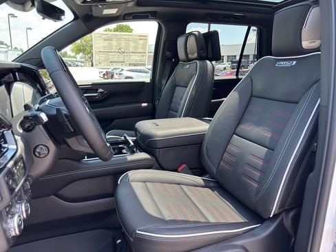 New 2026 GMC Yukon AT4 Ultimate w/ LPO, Floor Liner Package AWD/4WD image 11