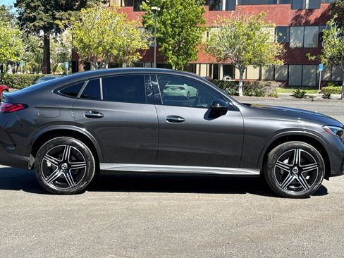 Used 2024 Mercedes-Benz GLC 300 4MATIC image 3