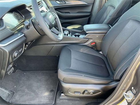 Certified 2025 Jeep Grand Cherokee Laredo X w/ Luxury Tech Group I image 24