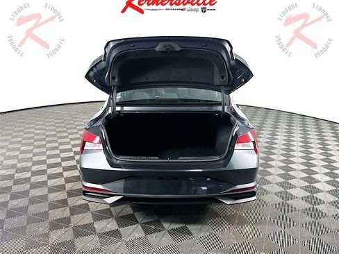 Used 2021 Hyundai Elantra SEL image 27