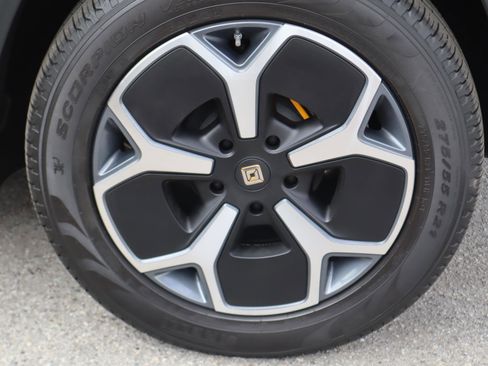 Used 2023 Rivian R1S Launch Edition image 28