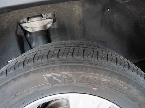 Certified 2025 Toyota RAV4 XLE image 31