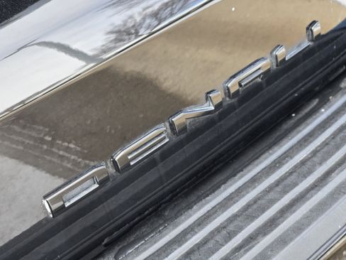 Used 2023 GMC Yukon XL Denali Ultimate image 17