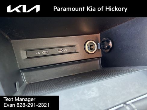 Used 2022 Volkswagen Taos SE FWD image 25