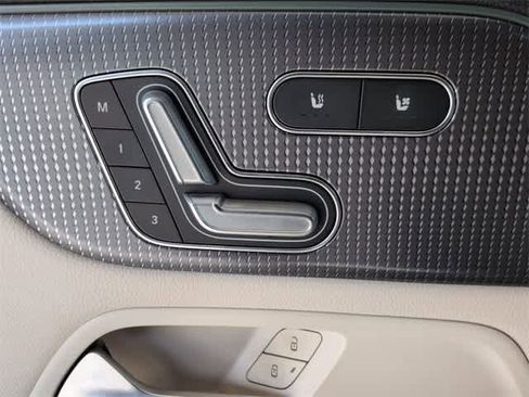 Used 2022 Mercedes-Benz GLB 250 image 17