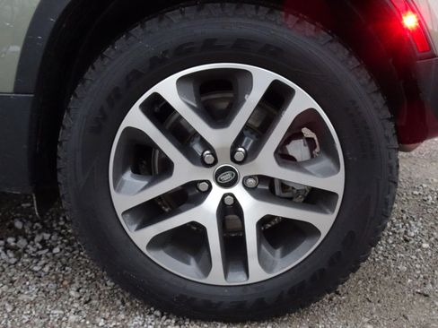 New 2025 Land Rover Defender 110 S image 31