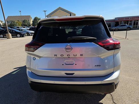 Used 2024 Nissan Rogue S image 4