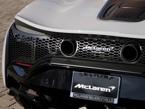 Used 2024 McLaren Artura RWD image 13