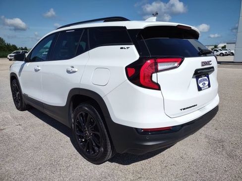 Used 2024 GMC Terrain SLT w/ Elevation Edition FWD image 3