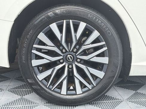 Used 2025 Nissan Altima 2.5 SV FWD image 19