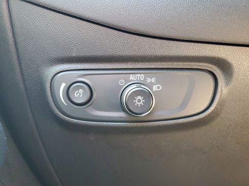 Used 2020 Chevrolet Equinox LT image 24