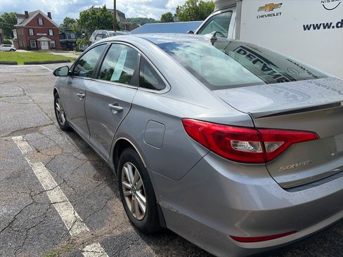 Used 2015 Hyundai Sonata SE FWD image 8