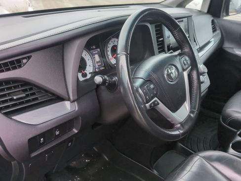 Used 2015 Toyota Sienna SE Premium image 10