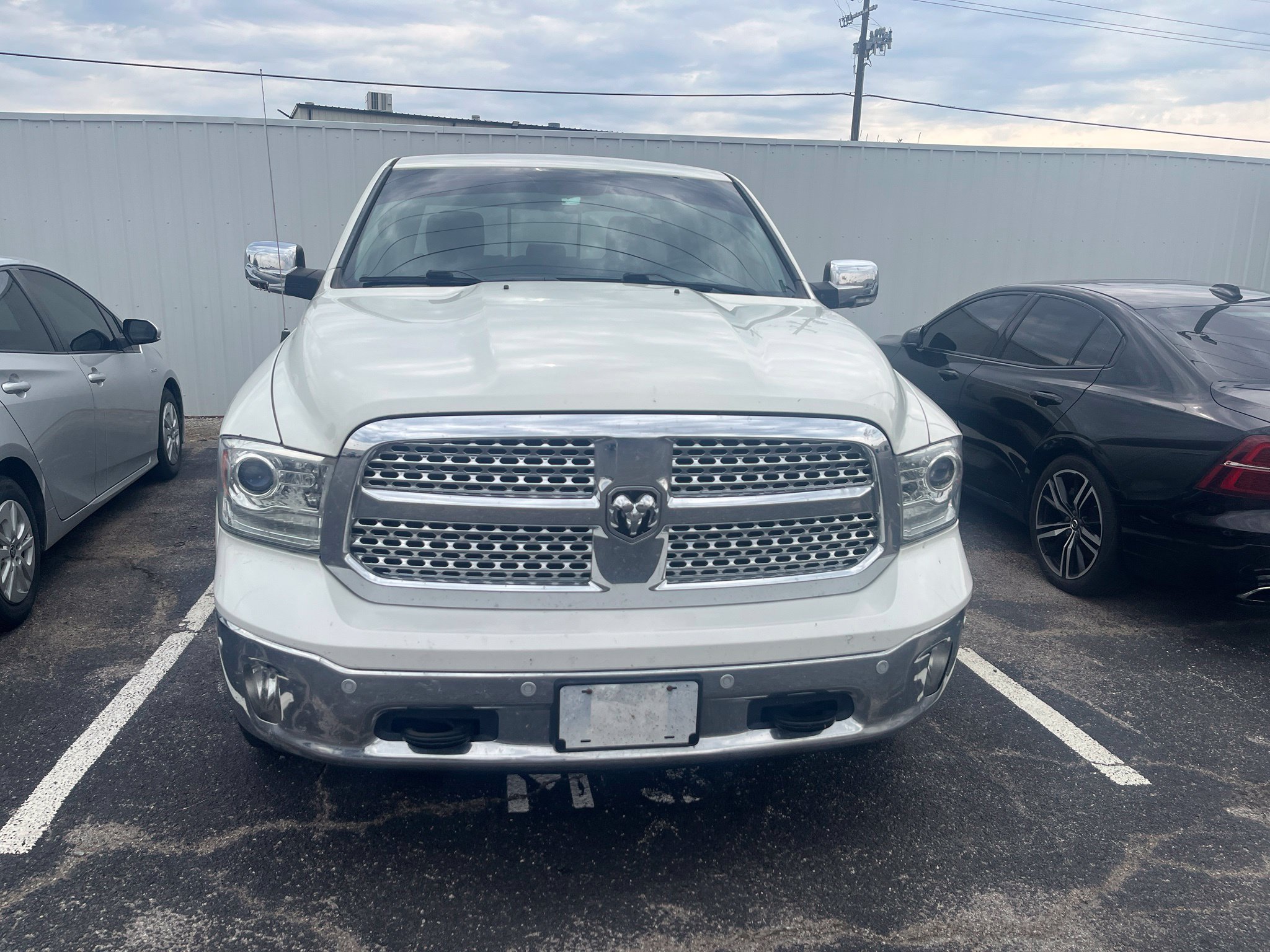 Used 2017 RAM 1500 Laramie w/ Convenience Group AWD/4WD image 2