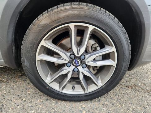 Used 2018 Volvo V60 T5 Cross Country w/ Convenience Package AWD/4WD image 18