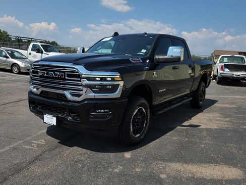 Used 2025 RAM 2500 Laramie AWD/4WD image 2