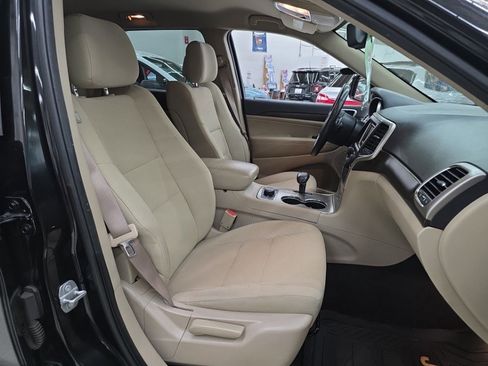 Used 2014 Jeep Grand Cherokee Laredo w/ Quick Order Package 23E AWD/4WD image 8