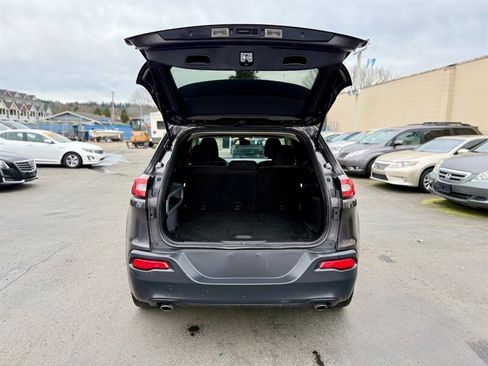 Used 2014 Jeep Cherokee Latitude w/ Cold Weather Group AWD/4WD image 8